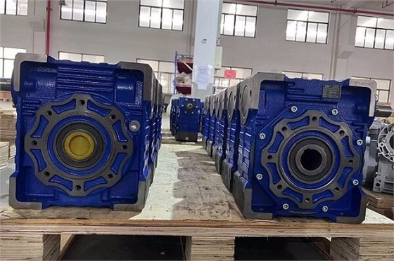 艾思捷鑄鐵蝸輪減速機(jī)RV110 (3).jpg 艾思捷鑄鐵蝸輪減速機(jī)RV110 (3).jpg