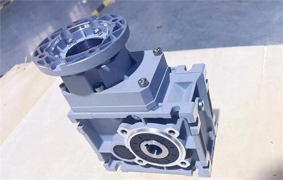 農(nóng)業(yè)機械精準點播機專用減速機 SJKM050準雙曲面齒輪減速機.jpg