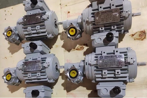 艾思捷RV減速機在造紙設(shè)備上的應(yīng)用 配套出口.jpg